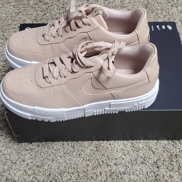 Air Force 1 - Picture 2 of 4